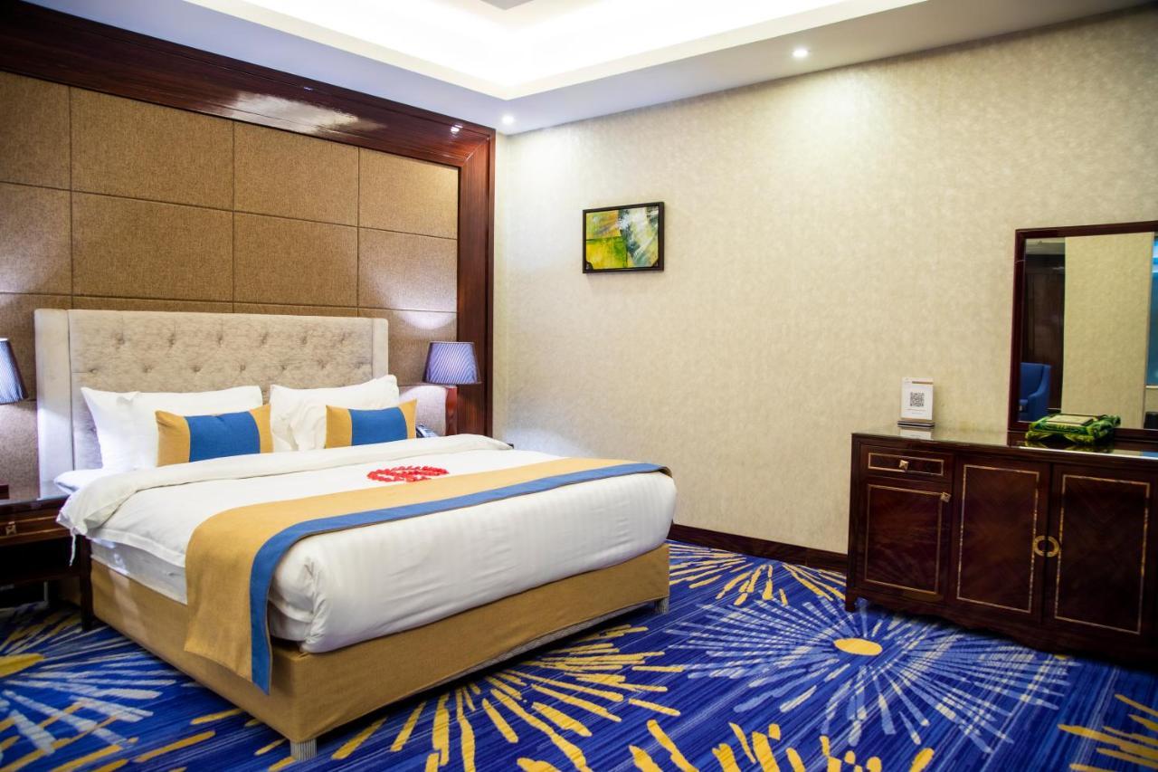 فندق هوليداي الخليج الرياض - Holiday Al Khaleej Hotel ภายนอก รูปภาพ