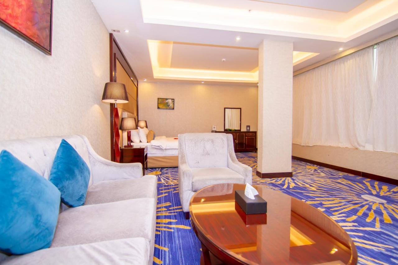فندق هوليداي الخليج الرياض - Holiday Al Khaleej Hotel ภายนอก รูปภาพ